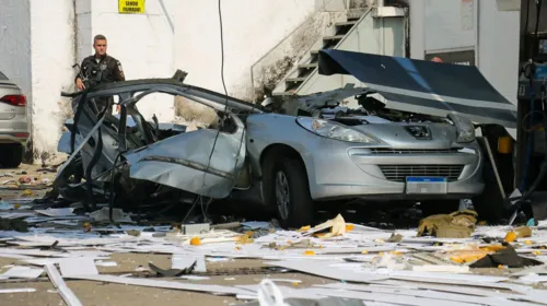 Explosão de carro em posto sampaio