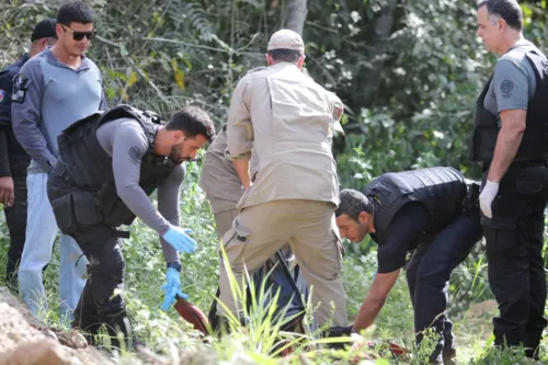 Corpo foi removido do local pouco antes das 14h desta terça-feira (26)