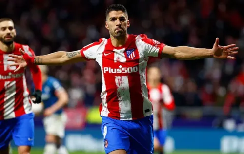 Suárez brilhou por vários clubes da Europa, incluindo o Atlético de Madrid