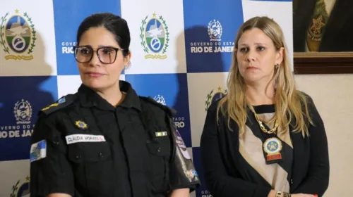 Tenente-coronel Claudia Moraes à esquerda e delegada Gabriela Von Beauvais à direita