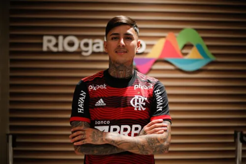 Pulgar foi anunciado e apresentado pelo Flamengo