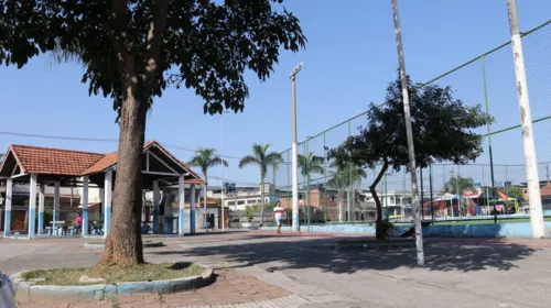 A Praça Rio Branco fica no bairro Gramacho, em Duque de Caxias