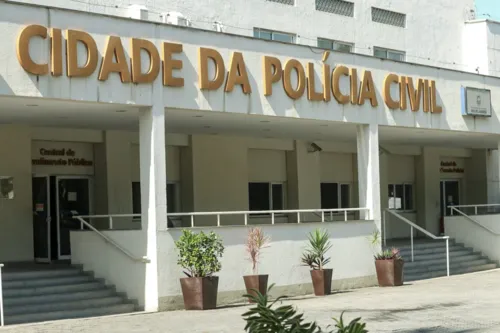 Os materias apreendidos foram levados para a Cidade da Polícia