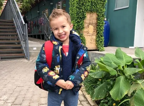 Filippo é bilíngue e já lia placas de carros aos 2 anos