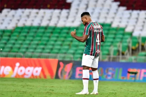 Luccas Claro em partida pelo Fluminense