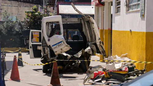 Nesta sexta (5) um carro explodiu em um posto de combustíveis e assustou clientes no bairro Paciência