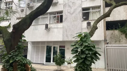 Apartamento do casal fica localizado em Ipanema.