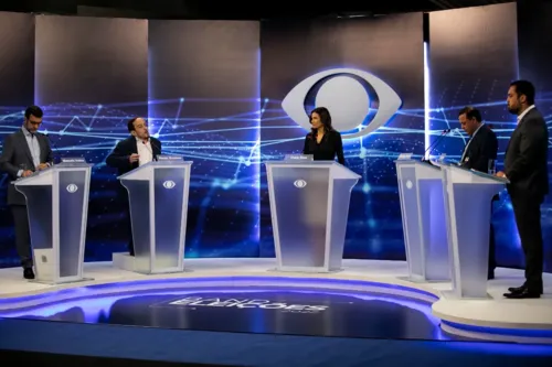 Marcelo Freixo (PSB), Paulo Ganime (Novo), Rodrigo Neves (PDT) e Cláudio Castro (PL) estiveram frente a frente na noite deste domingo (7)