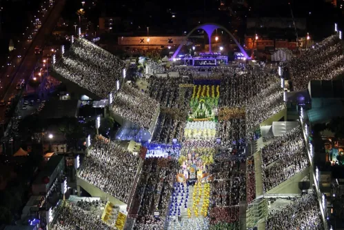 Desfile de carnaval no Sambódromo.