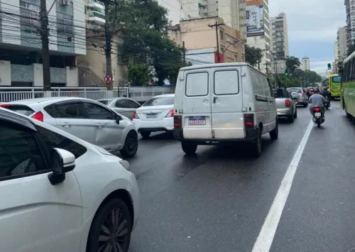 Em Icaraí, trânsito segue em lentidão