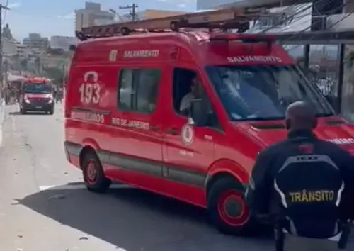 Corpo de Bombeiros no local