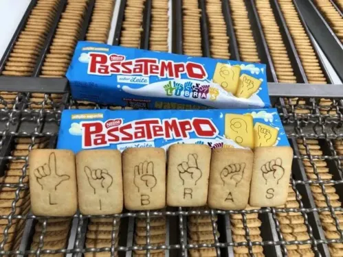 Biscoito traz ilustrações educativas com edição limitada