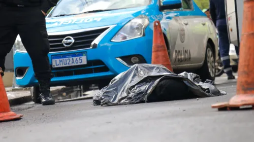 Suspeito acabou baleado e morreu no local