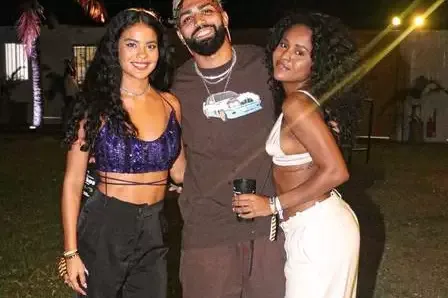 Eles tiraram foto juntos em um show em julho