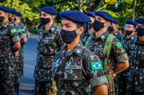 Militares do Exército Brasileiro em formação