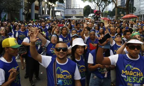 Fiéis unidos na Avenida Presidente Vargas