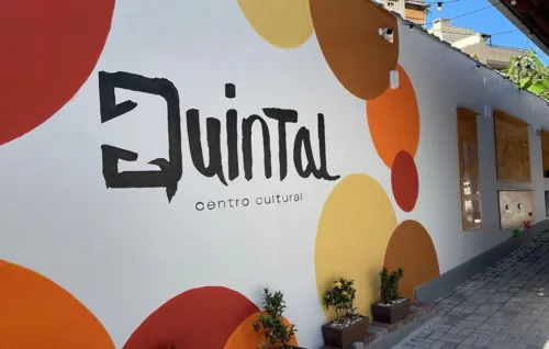 O Quintal Centro Cultural é um coworking cultural criativo e acolhedor