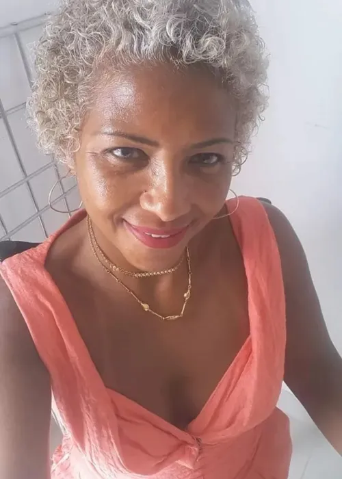 Letícia Marinho Sales tinha 50 anos. Ela deixa filhos e netas