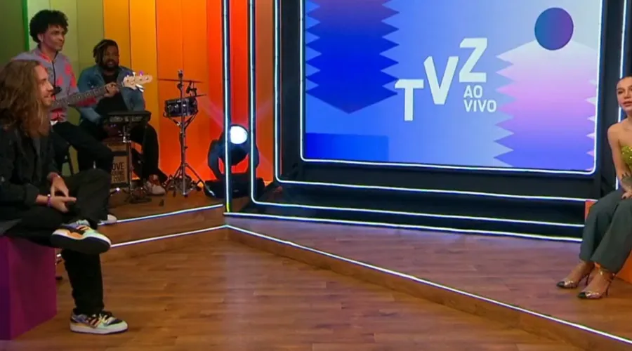Priscilla Alcântara convidou Vitor Kley para o programa TVZ