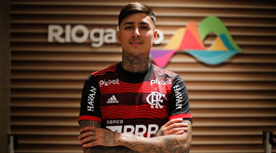 Pulgar foi anunciado e apresentado pelo Flamengo