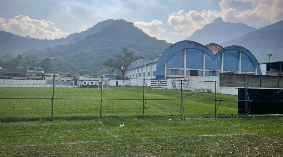 Campo do Esporte Clube Pau Grande, Pau Grande, Mané Garrincha