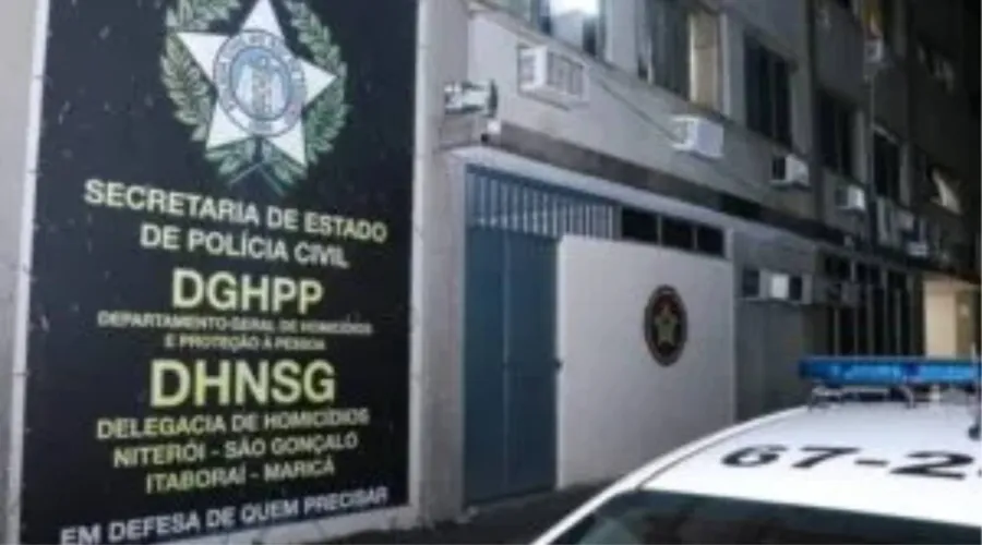 O caso foi registrado na Delegacia de Homicídios de Niterói, São Gonçalo e Itaboraí (DHNSG)