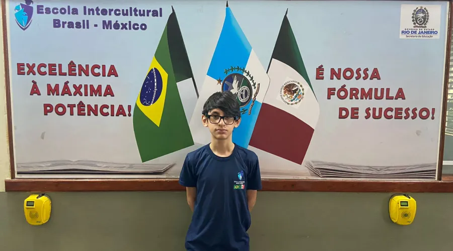 Bernardo Máximo da Costa estuda no Ciep 413 Adão Pereira Nunes – Intercultural Brasil-México