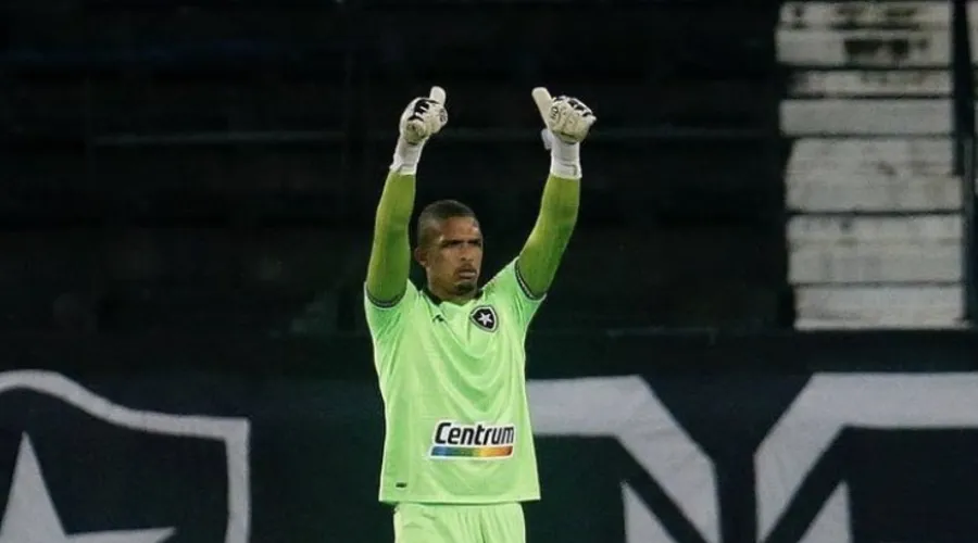 Diego Loureiro em jogo do Botafogo