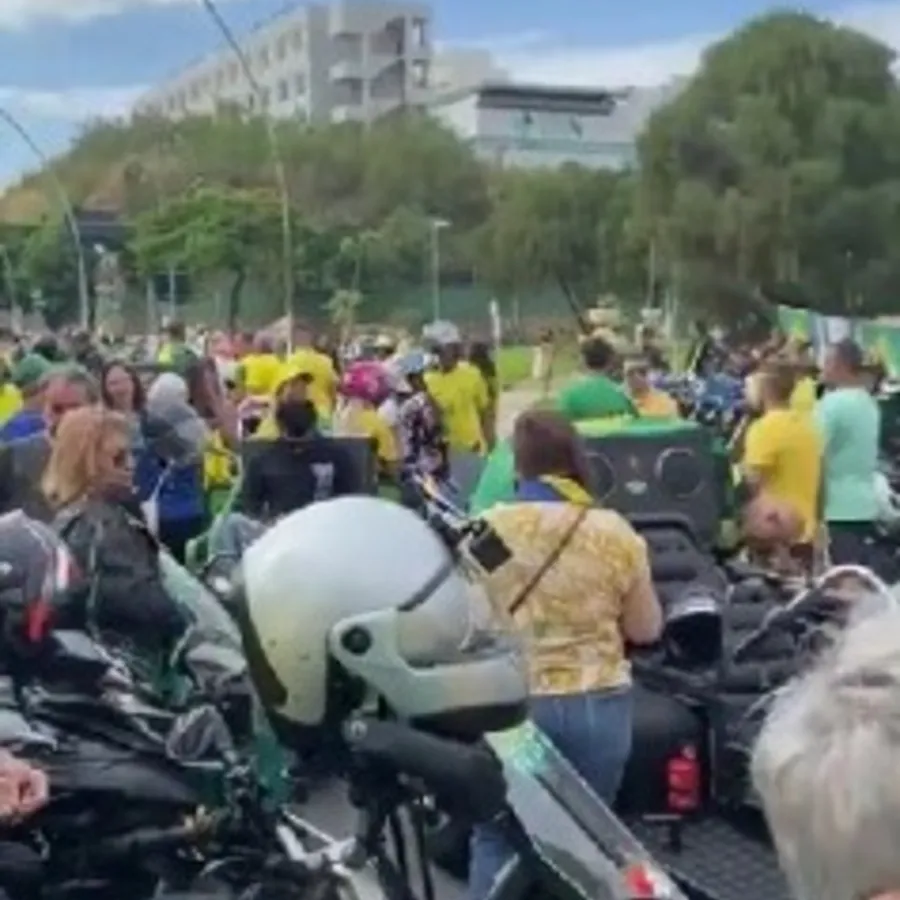 A concentração ocorreu antes das 9h, no Centro da cidade