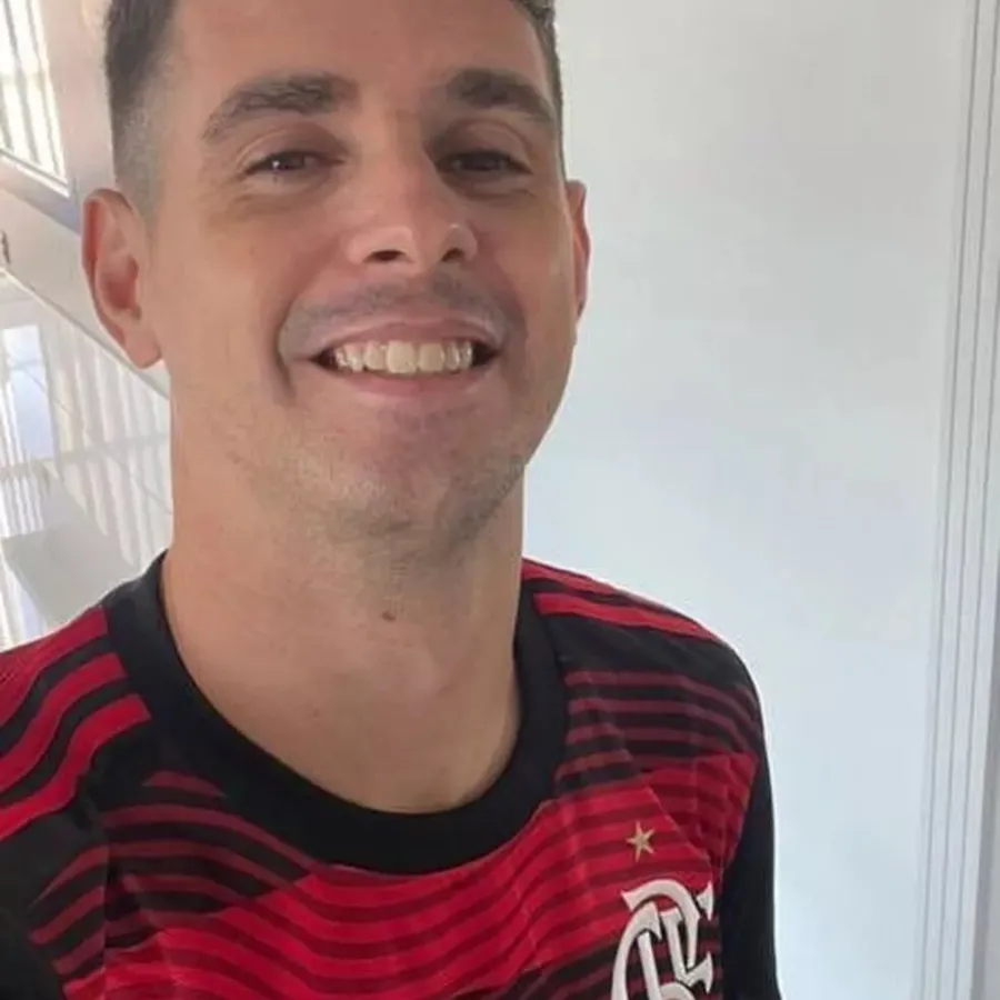 Oscar com a camisa do Flamengo.