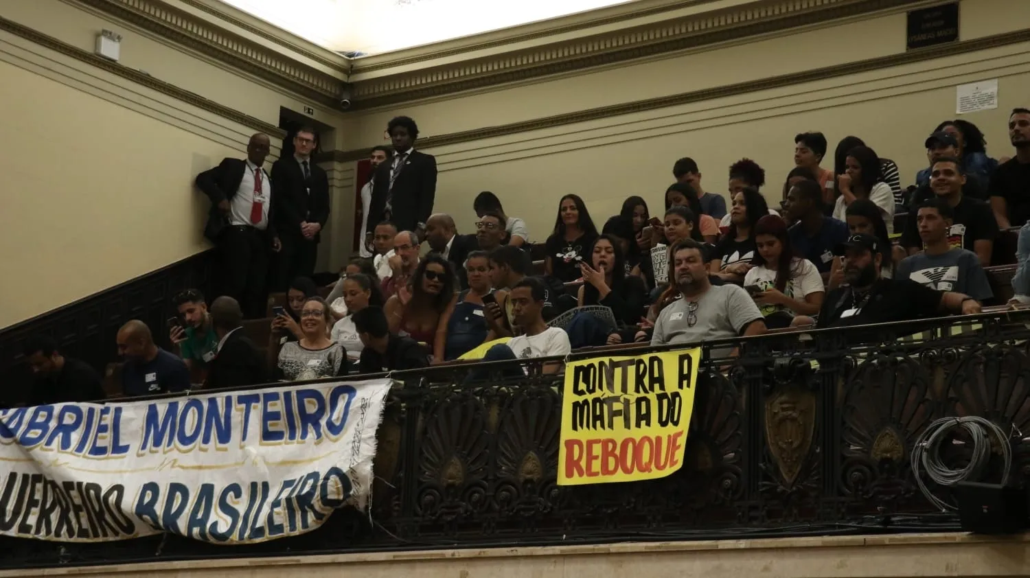 Apoiadores de Gabriel Monteiro presentes na Câmara Municipal