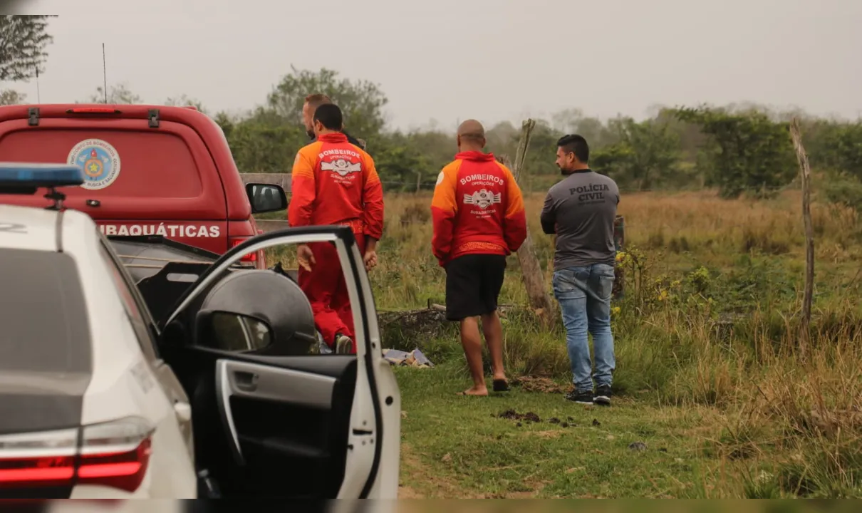 Equipes estão no local na tentativa de achar algum indício sobre o paradeiros dos jovens