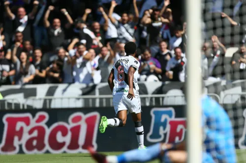 Andrey Santos vem sendo decisivo na caminhada do Vasco rumo à Série A