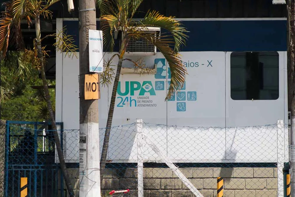 Tenda de testagem fica ao lado da UPA do Colubandê.