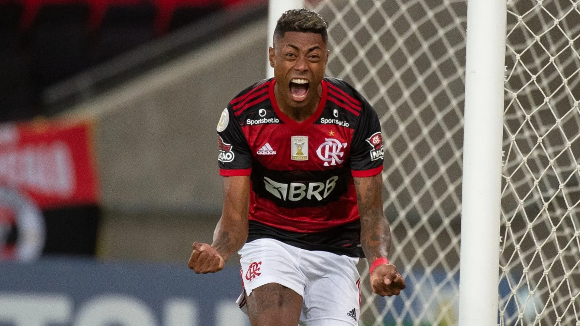 Bruno Henrique comemorando gol em jogo do Flamengo