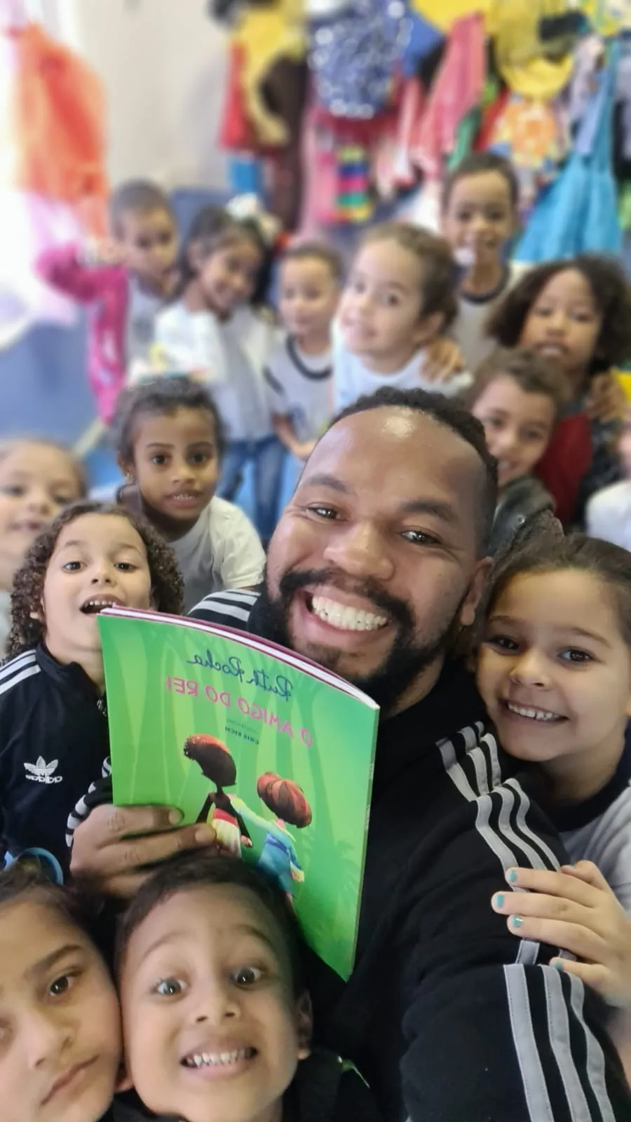 Allan pretende lança um livro para crianças com intenção de disseminar ações contra o racismo
