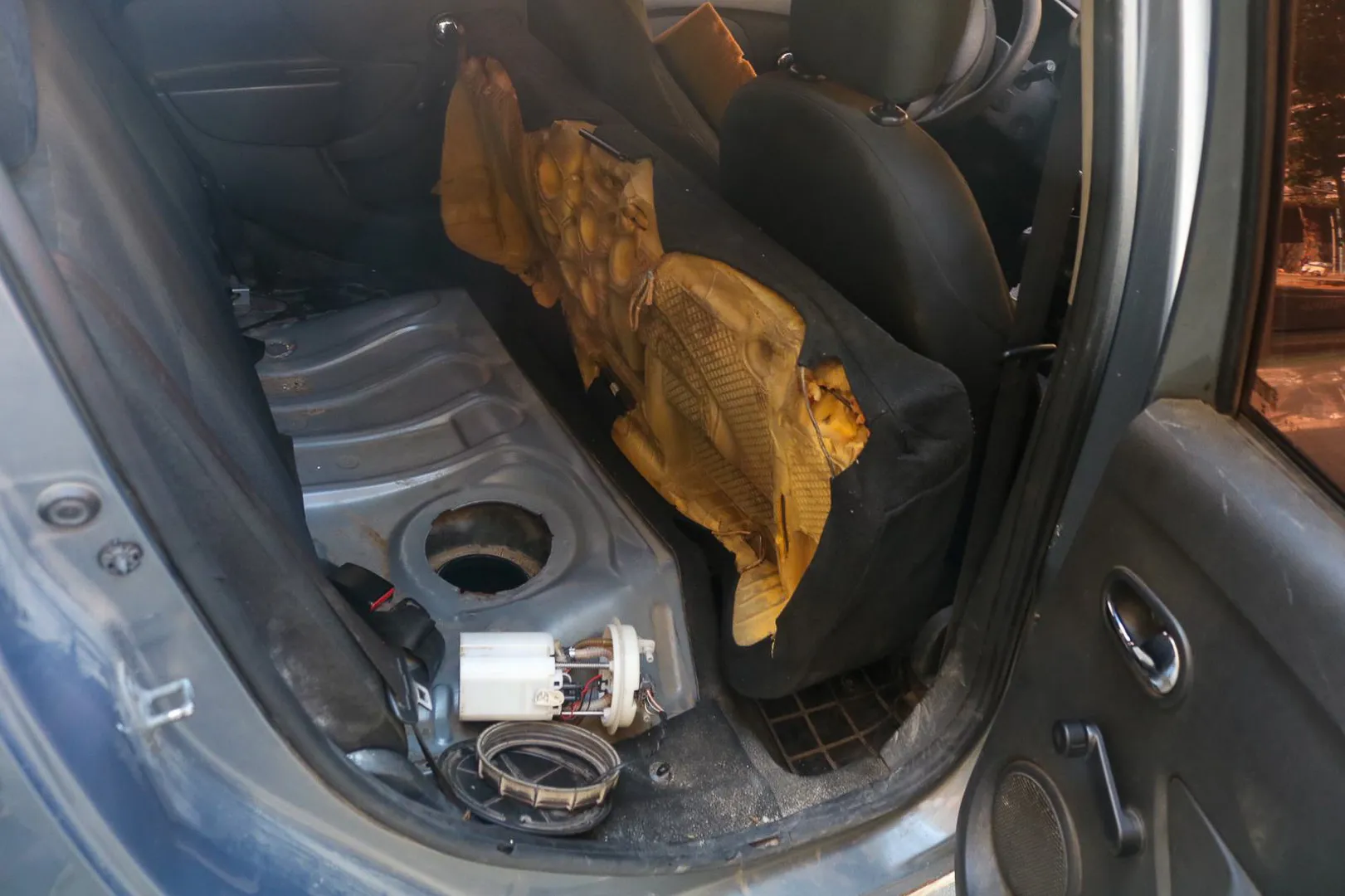 Carga foi encontrada pelos policiais dentro do tanque de combustível do veículo