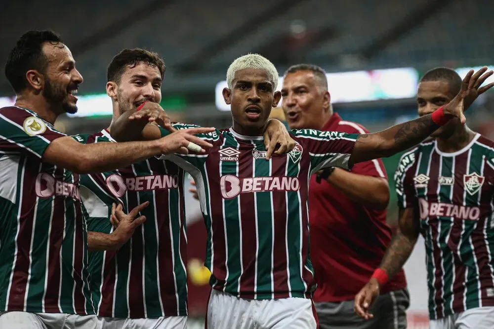 John Kennedy comemora gol no clássico contra o Flamengo
