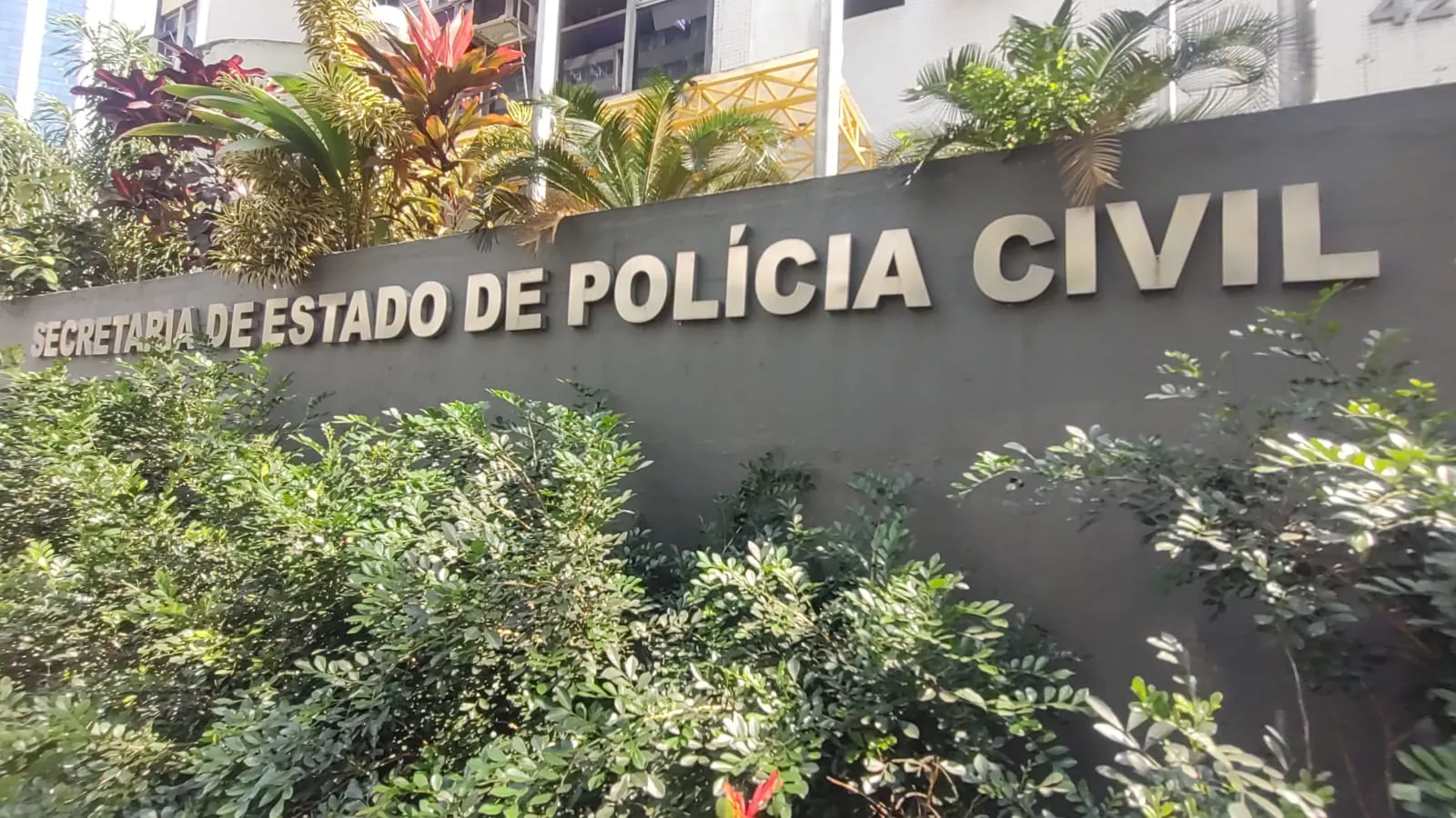 Ex-chefe da Polícia Civil foi levado para a sede da corregedoria, no Centro do Rio.