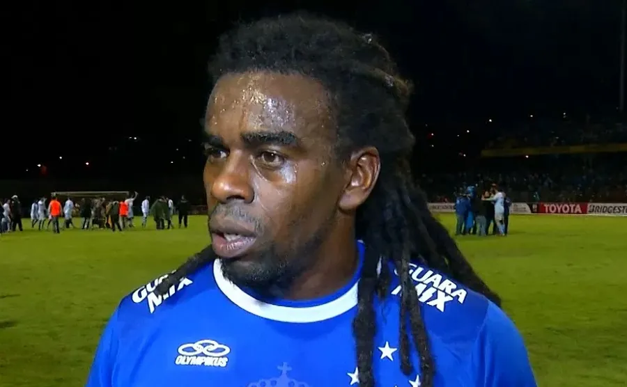 Tinga após sofrer racismo em partida da Libertadores em 2014