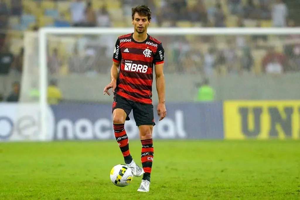 Rodrigo Caio em partida pelo Flamengo
