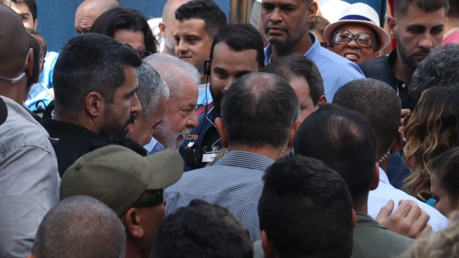 Lula foi recebido por líderes políticos como o prefeito do Rio Eduardo Paes e André Ceciliano