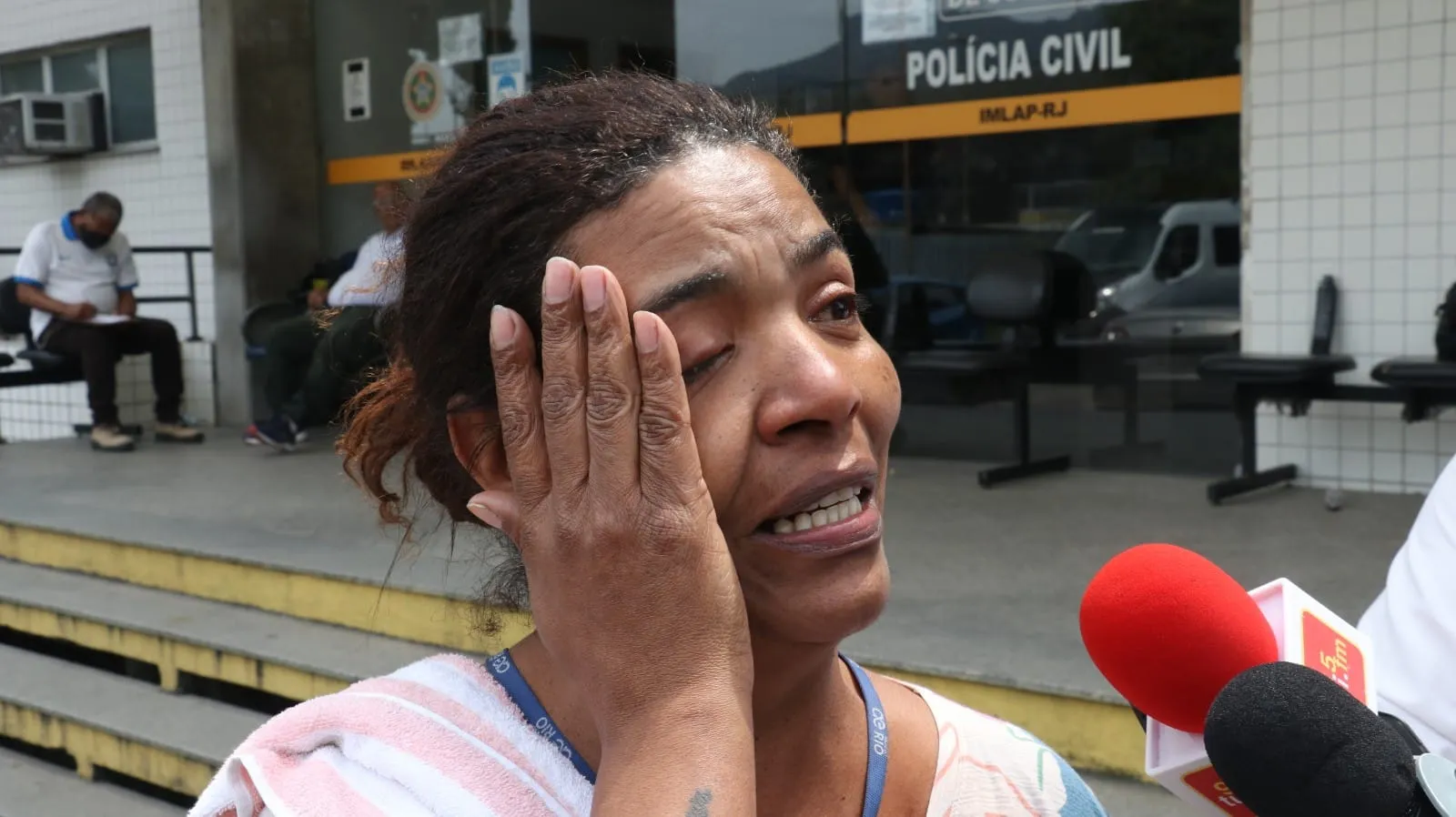 Imagem ilustrativa da imagem 'Acabaram com minha família', diz viúva de trabalhador morto no Rio
