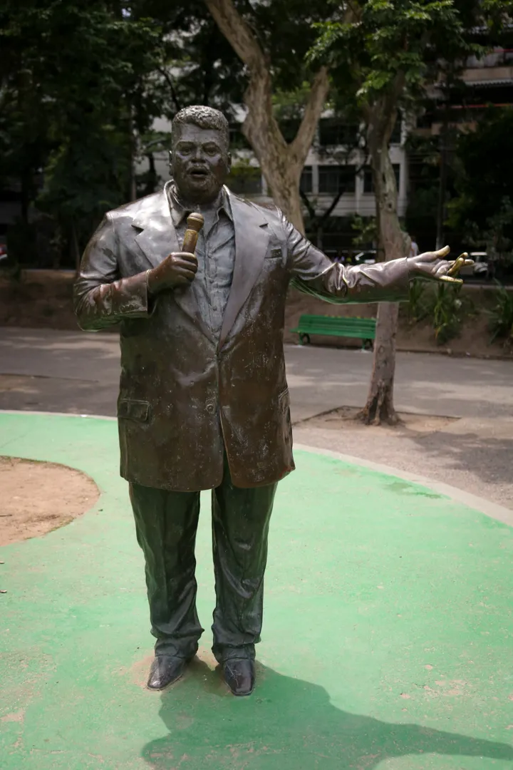 Escultura de Tim na Praça Saens Peña, na Tijuca