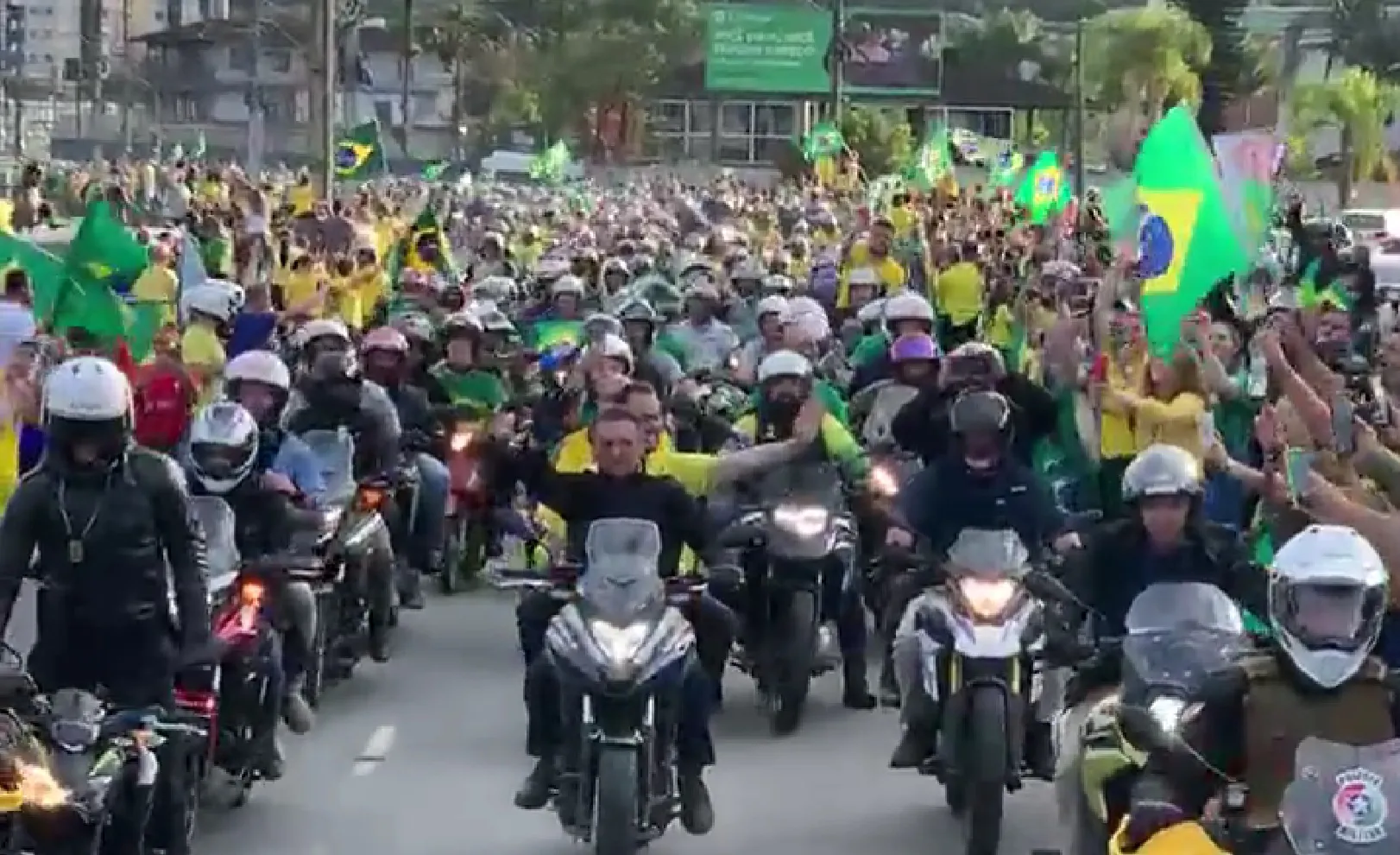 Bolsonaro realizou uma motociata em Joiville