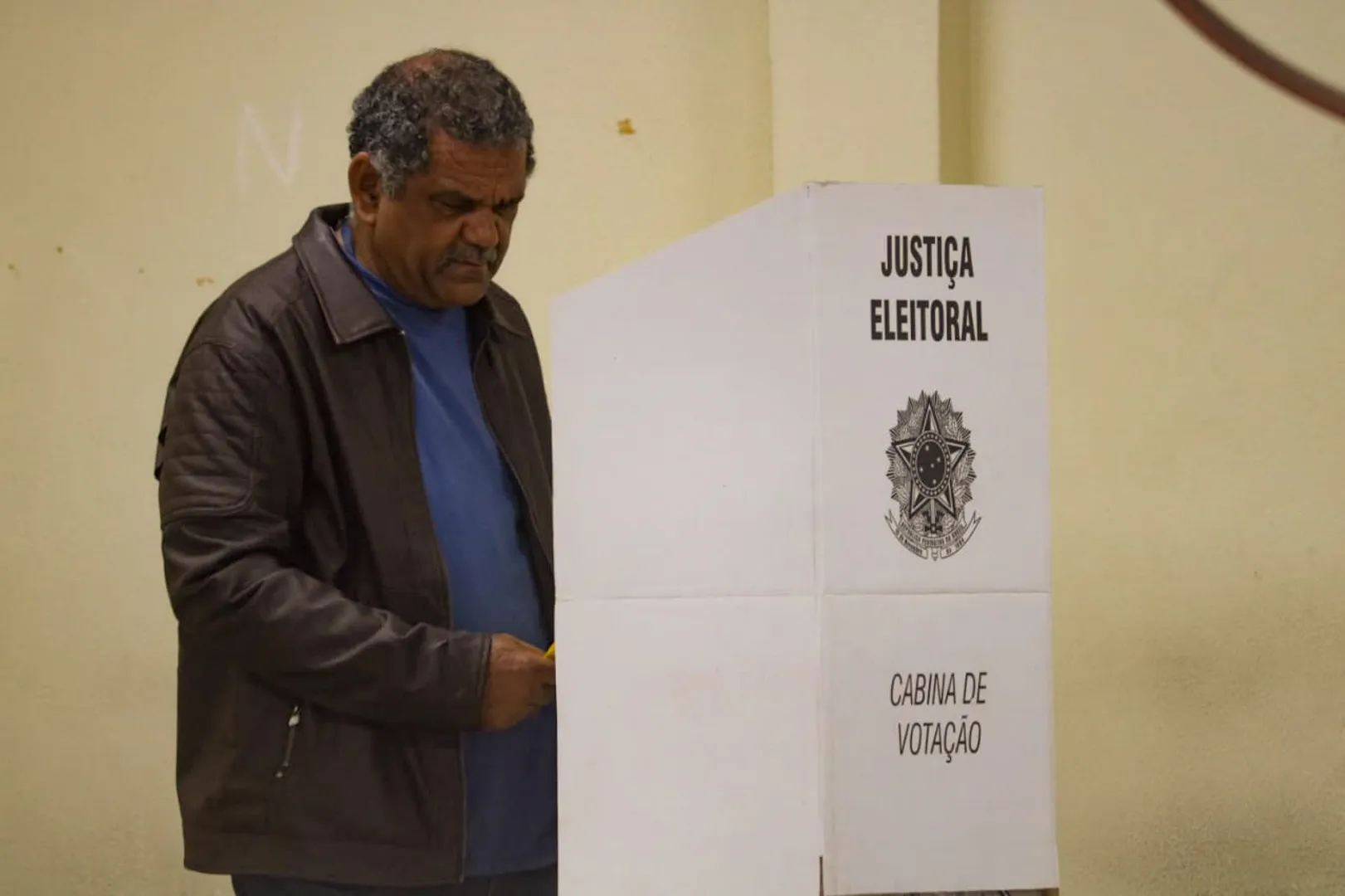 Eleitor vota em São Gonçalo