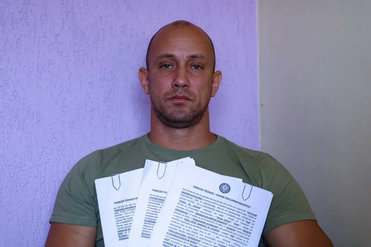 Júlio César Marreto de Oliveira, de 41 anos, fez a perícia dos documentos no Instituto de Criminalística Carlos Éboli (ICCE/Polícia Civil)