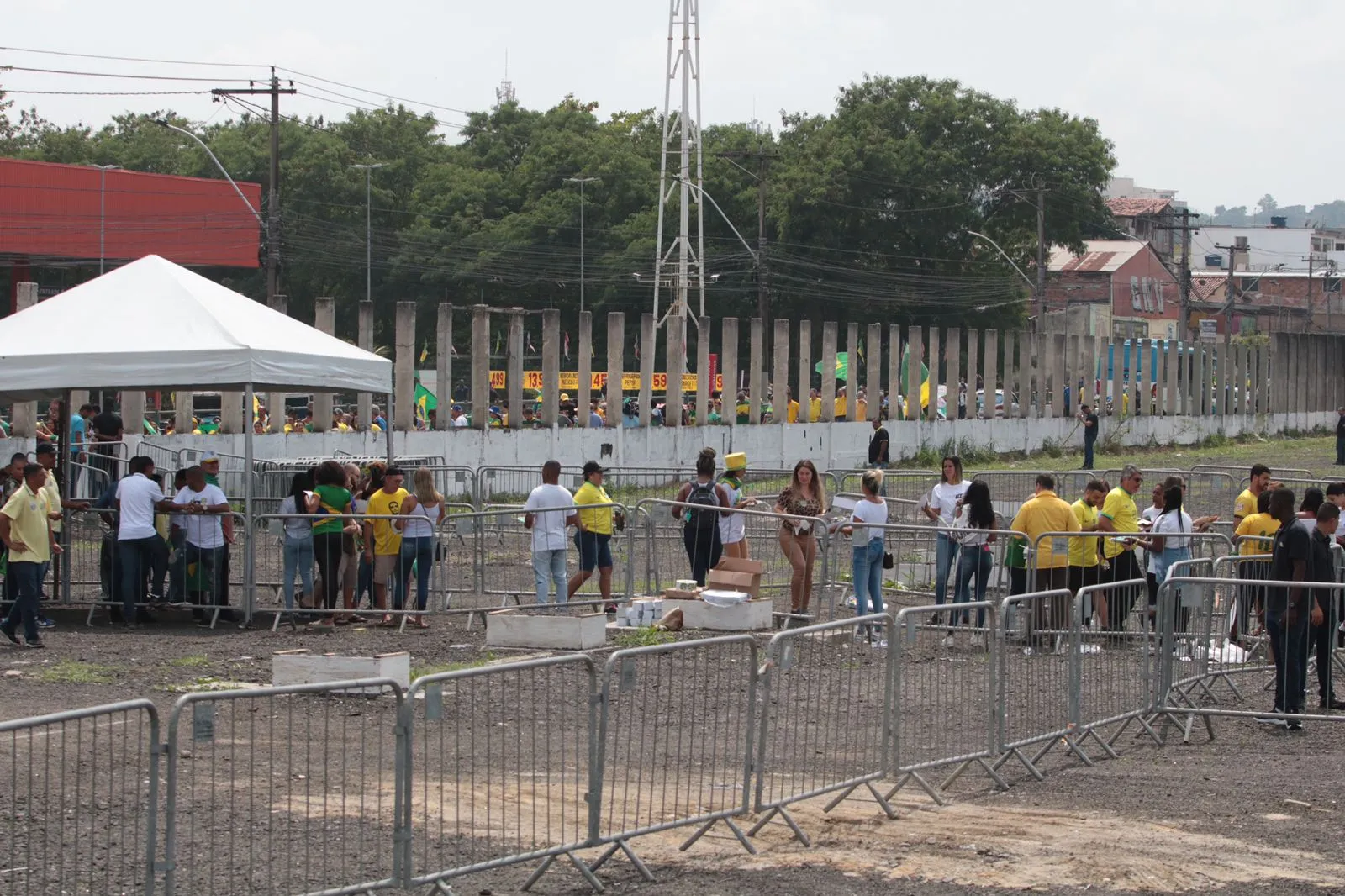Programação prevê a chegada de Bolsonaro às 11h, onde um comício será realizado