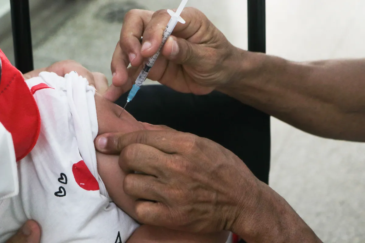 Vacinação infantil foi interrompida na cidade.