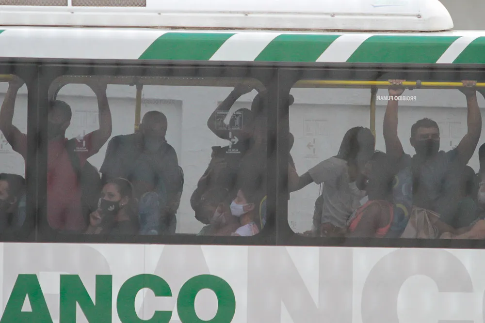 Passageiros relataram dificuldades para acessar ônibus principalmente na região do Complexo do Salgueiro